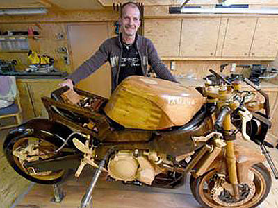 Realizza una moto Yamaha in legno