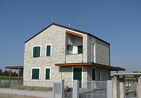 Antonio Molinelli - Certificazione CasaClima di edificio bifamiliare in legno con struttur