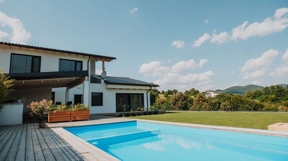 Se stai cercando una casa con piscina, sappi che trovarla non sarà così semplice. Ecco un’analisi del mercato dedicata a questa tipologia di abitazioni lignius, case in legno, case prefabbricate in legno, mercato immobiliare, offerta, casa con piscina
