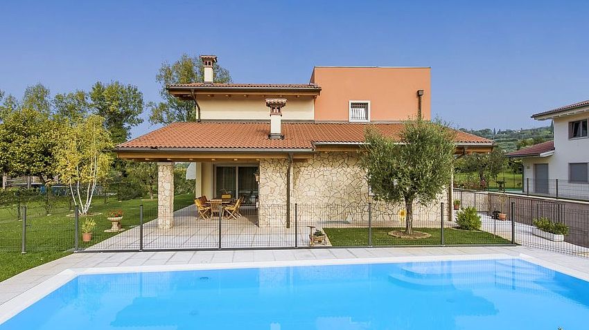 casa residenziale su terreno agricolo