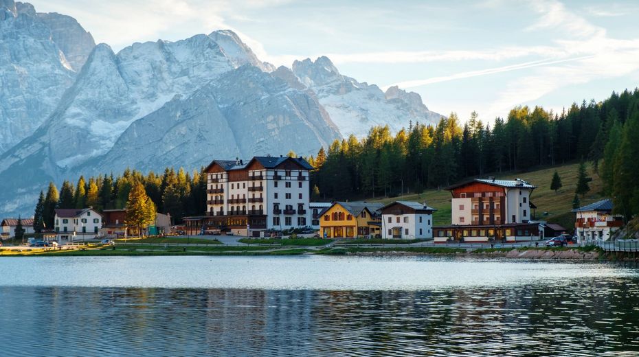Prezzi in crescita per la casa al lago nelle principali località italiane: il mercato resta dinamico tra domanda di seconde case, stranieri e offerta limitata lignius, case in legno, case prefabbricate in legno, mercato immobiliare, casa al lago