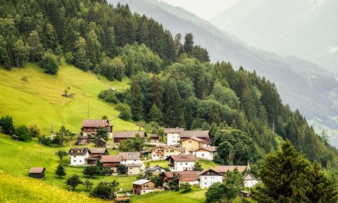 Scopri quanto costa una casa vacanza in montagna: dalle mete di lusso alle soluzioni più accessibili, ecco i prezzi per affitti e acquisti nelle località top