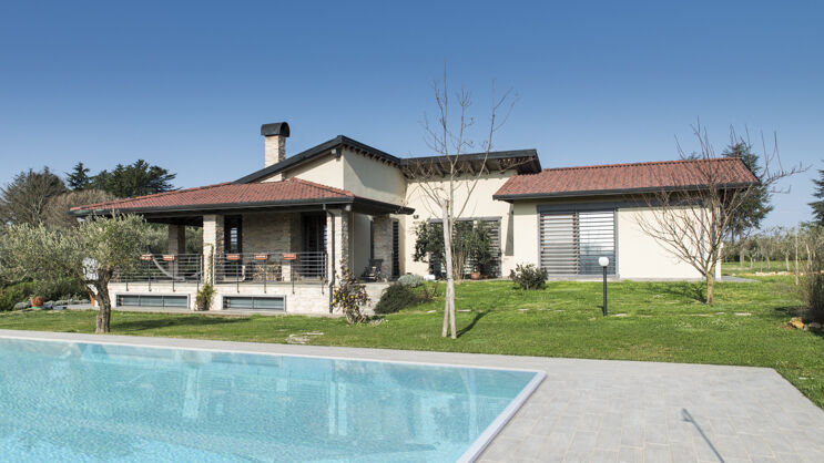 casa con piscina Bautiz